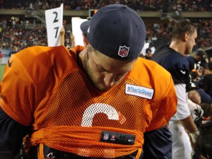 Jay Cutler signing autographs at the end of practice at Soldier Field. Photo: Omar Urena (Grafico Sports)