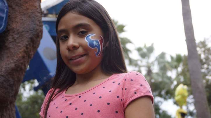 texans-de-bronce-nina