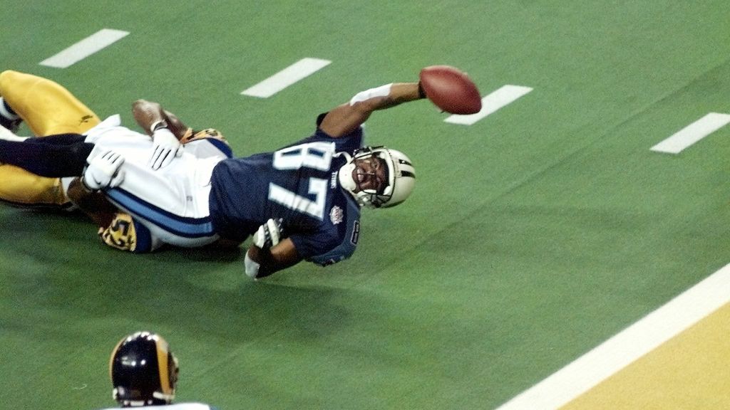 This image has an empty alt attribute; its file name is tennessee-titans-one-yard-short-super-bowl_3407544.jpg